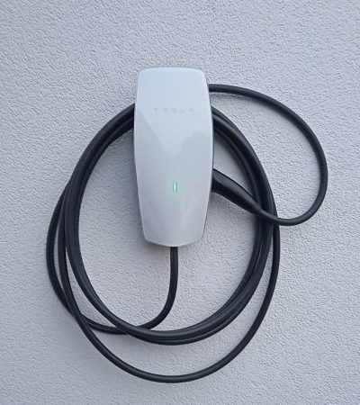 alpay_solar_projekt_wallbox_tesla-ladestation