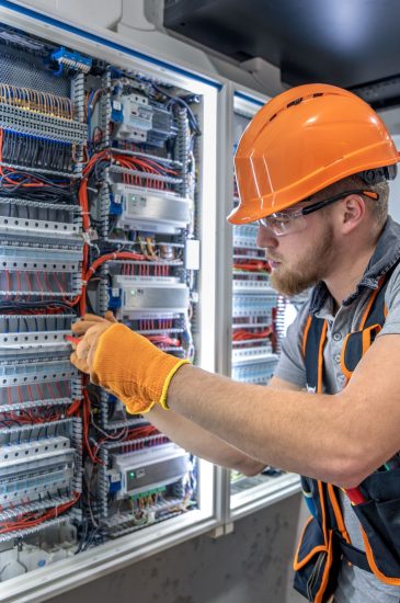 elektroinstallation_von_verteilerkasten_bei_alpaysolar