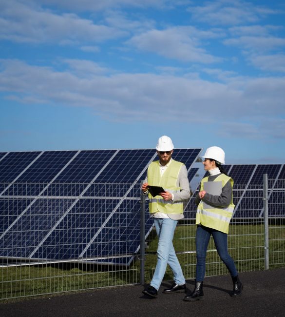 full-shot-engineers-walking-together_k